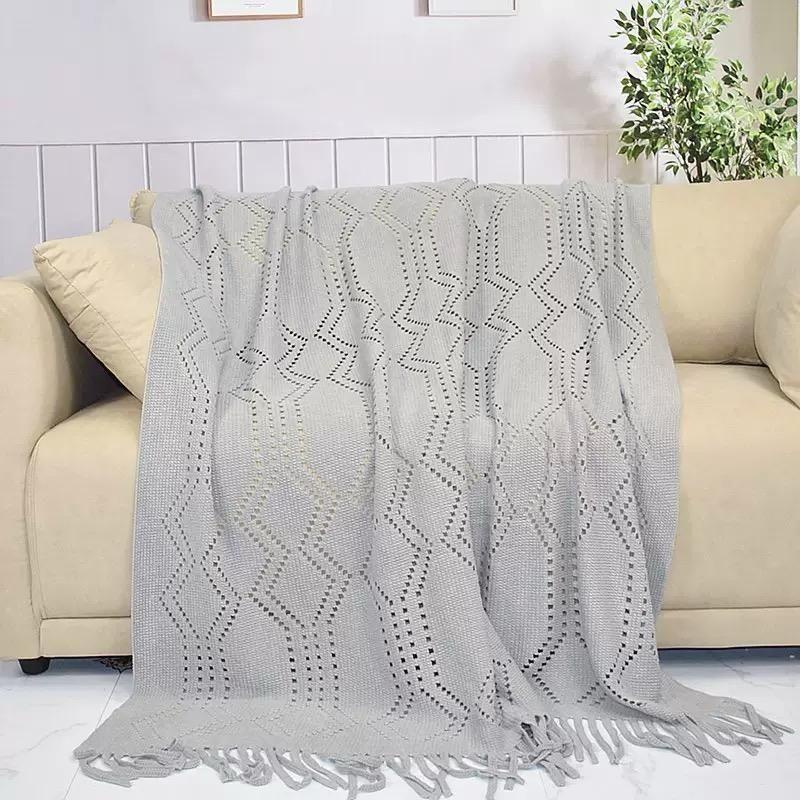 gray knitted blanket