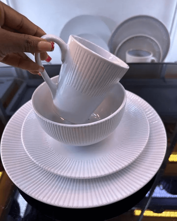 Premium 16-Piece Dinner Set - Elegant and Versatile