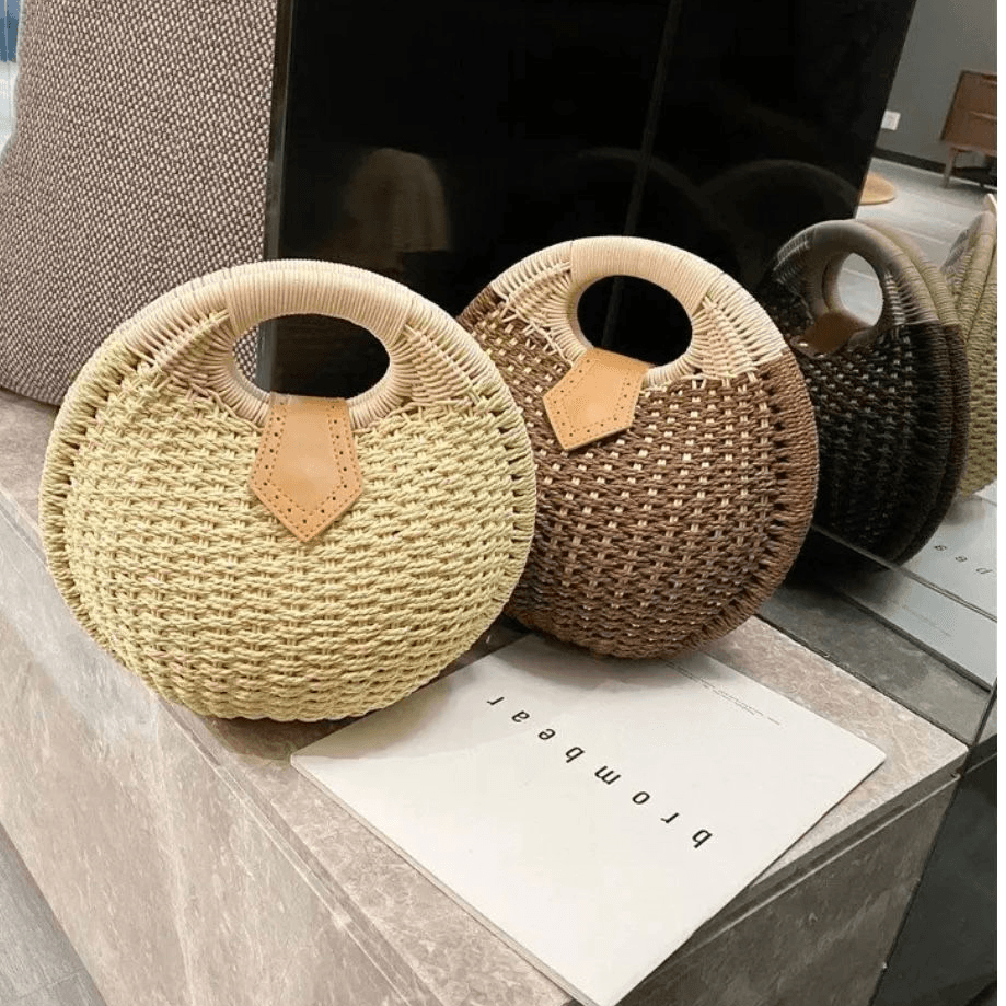 Elegant Woven Straw Clutch Bag with Leather Accents